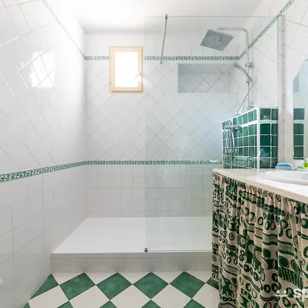 Mazet Avec Ferienhaus